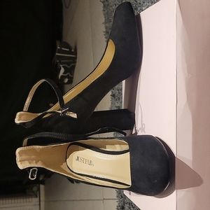 Size 7 JustFab Black Pumps